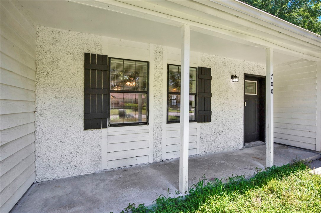 700 Thornwood Way Property Photo 4