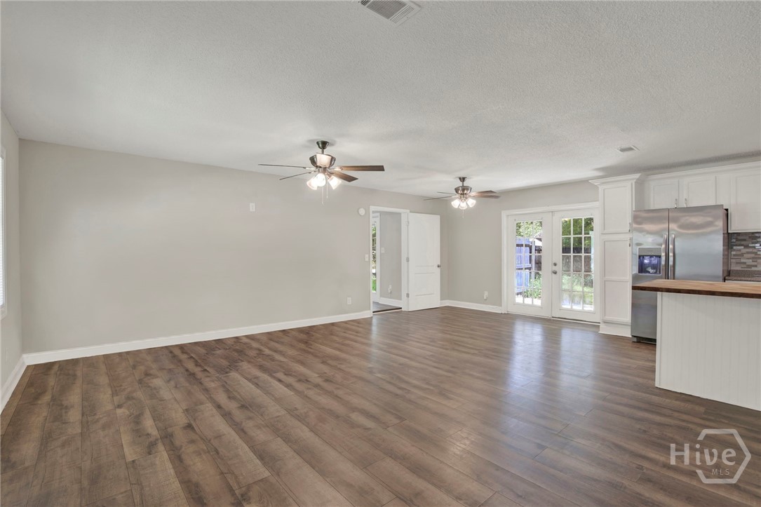 700 Thornwood Way Property Photo 7