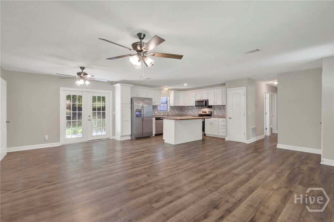 700 Thornwood Way Property Photo 8
