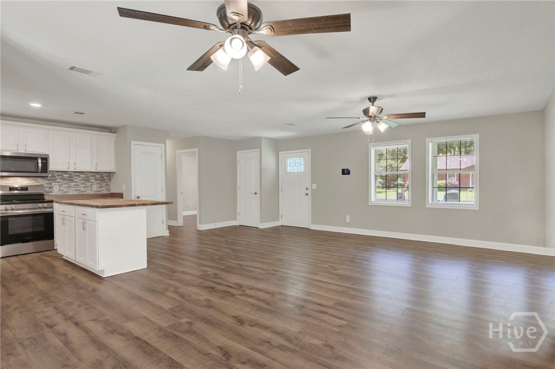 700 Thornwood Way Property Photo 9