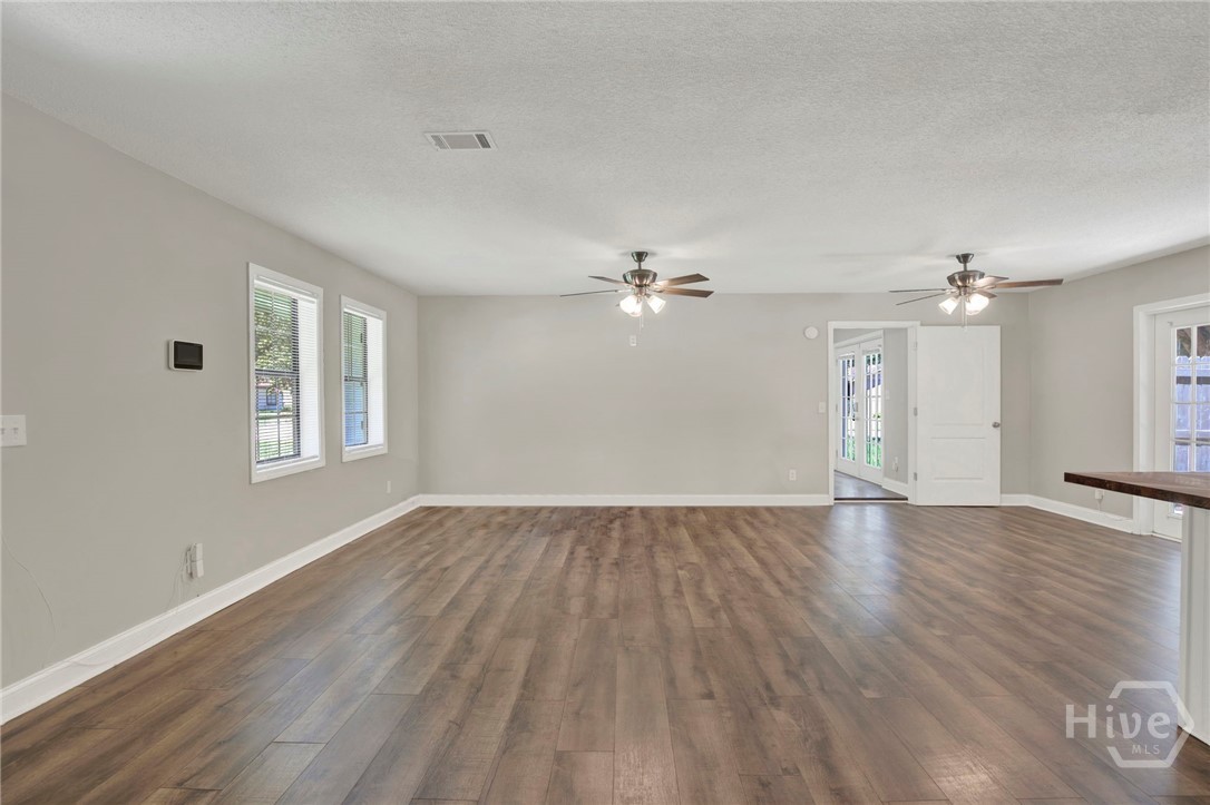 700 Thornwood Way Property Photo 11