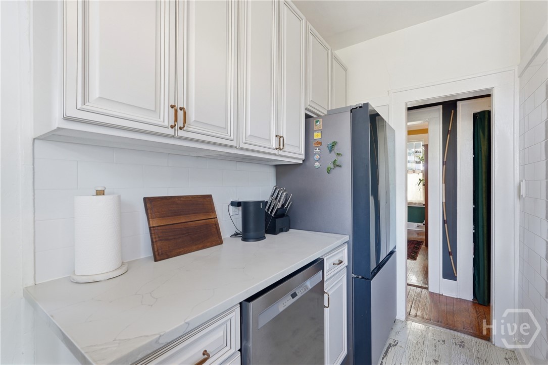 801 E 37th Street Property Photo 14