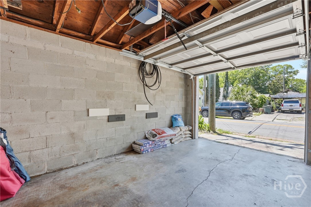801 E 37th Street Property Photo 28