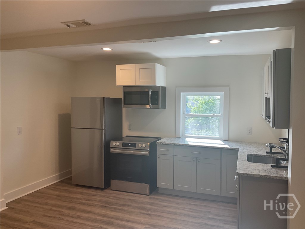 722 Waters Avenue B Property Photo 8