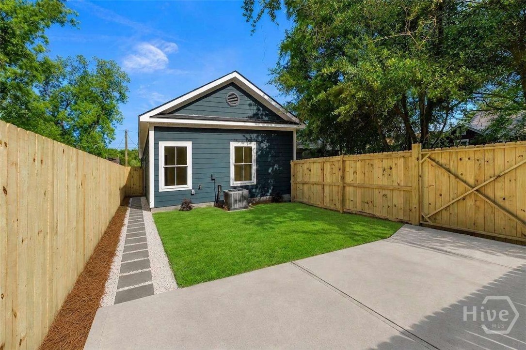 1410 Le Grand Street Property Photo 12