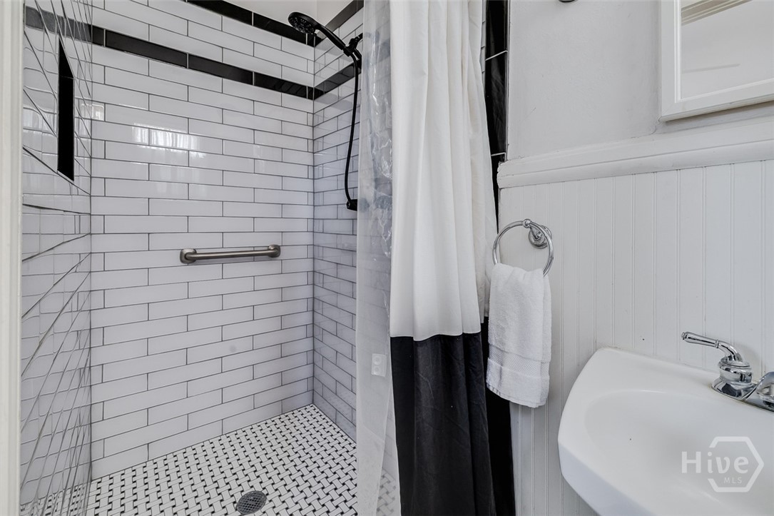 226 E 53rd Street Property Photo 30