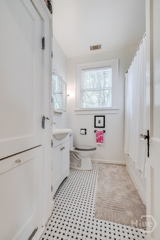 226 E 53rd Street Property Photo 33