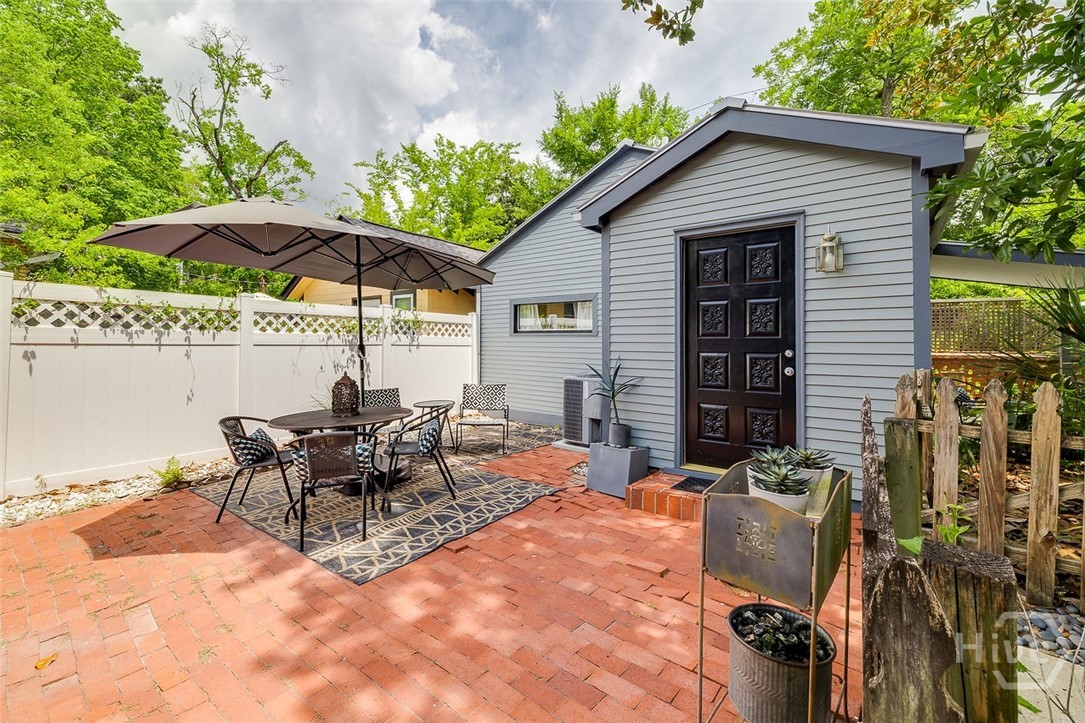 226 E 53rd Street Property Photo 40