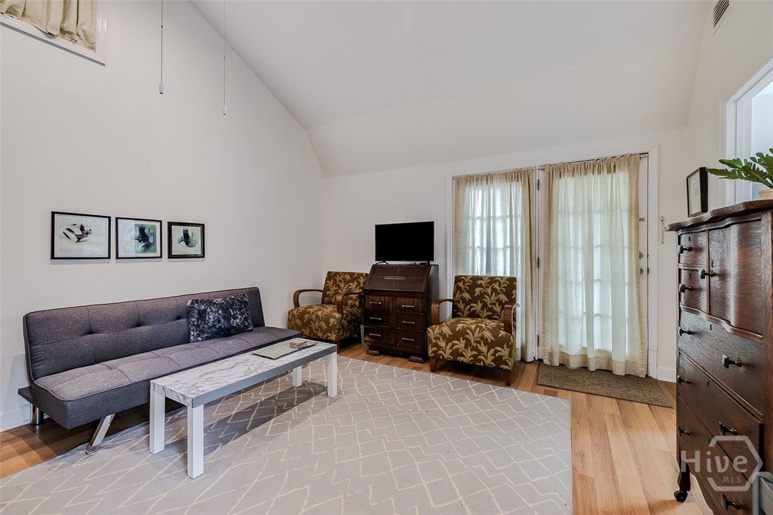 226 E 53rd Street Property Photo 50