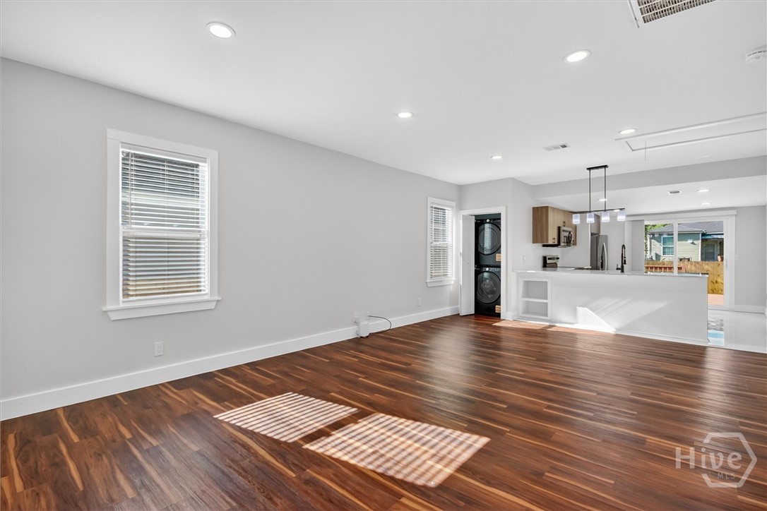 1011 Richards Street Property Photo 6