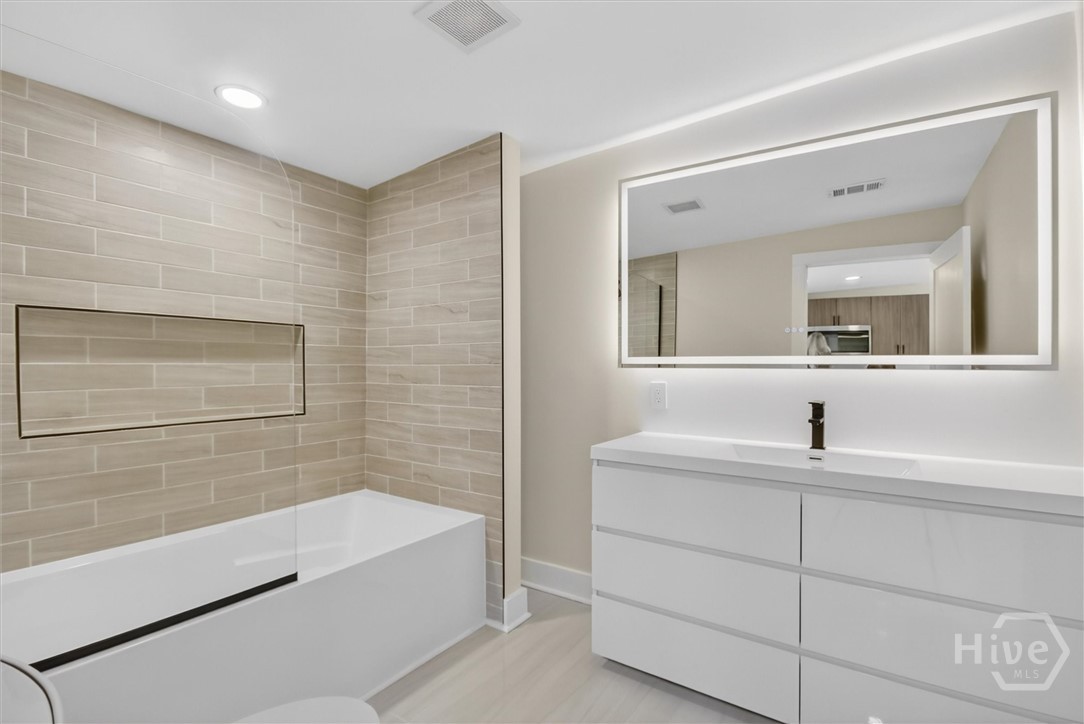 1011 Richards Street Property Photo 14