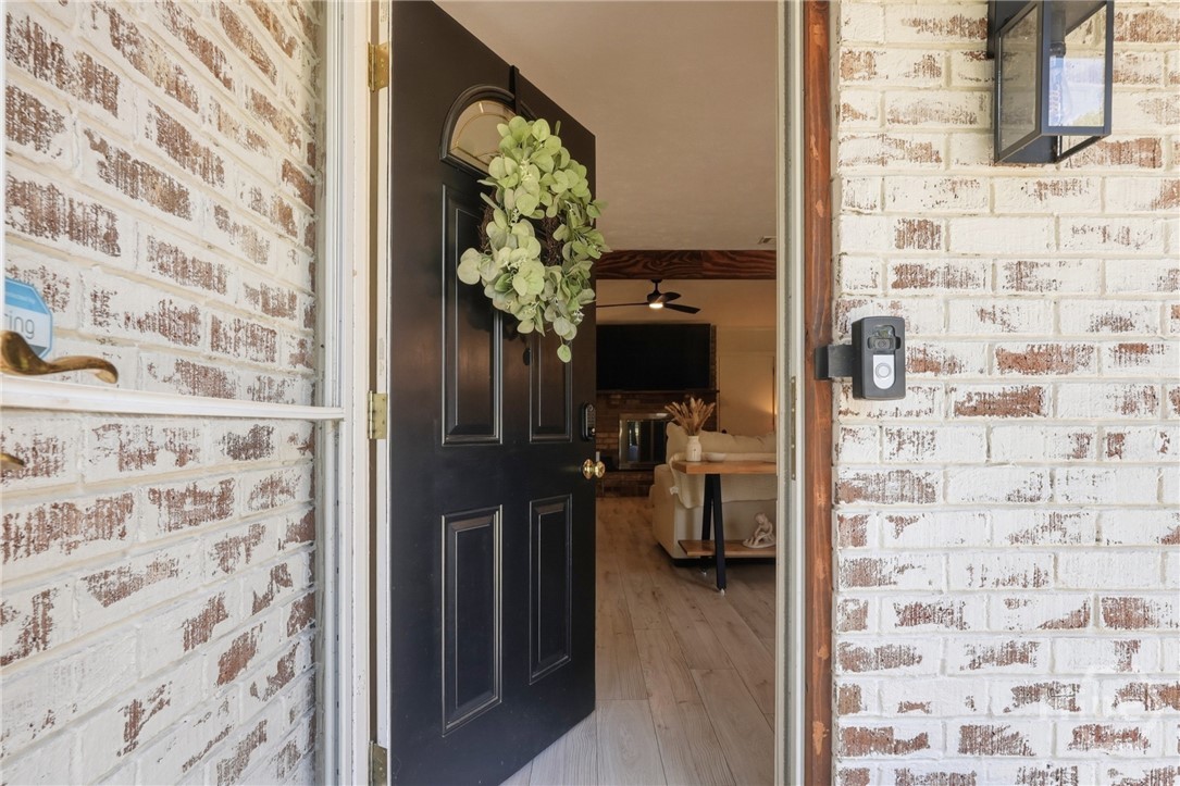 607 Leaning Oaks Drive Property Photo 3