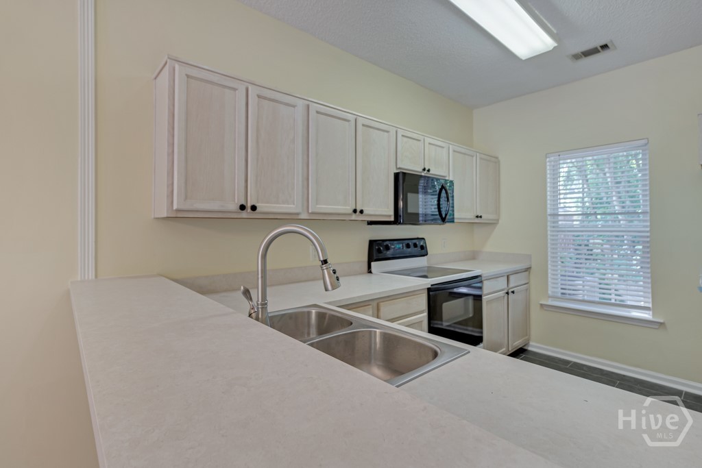 6 Putters Place Property Photo 13