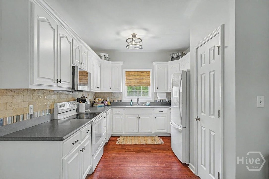 2 Brewster Street Property Photo 17