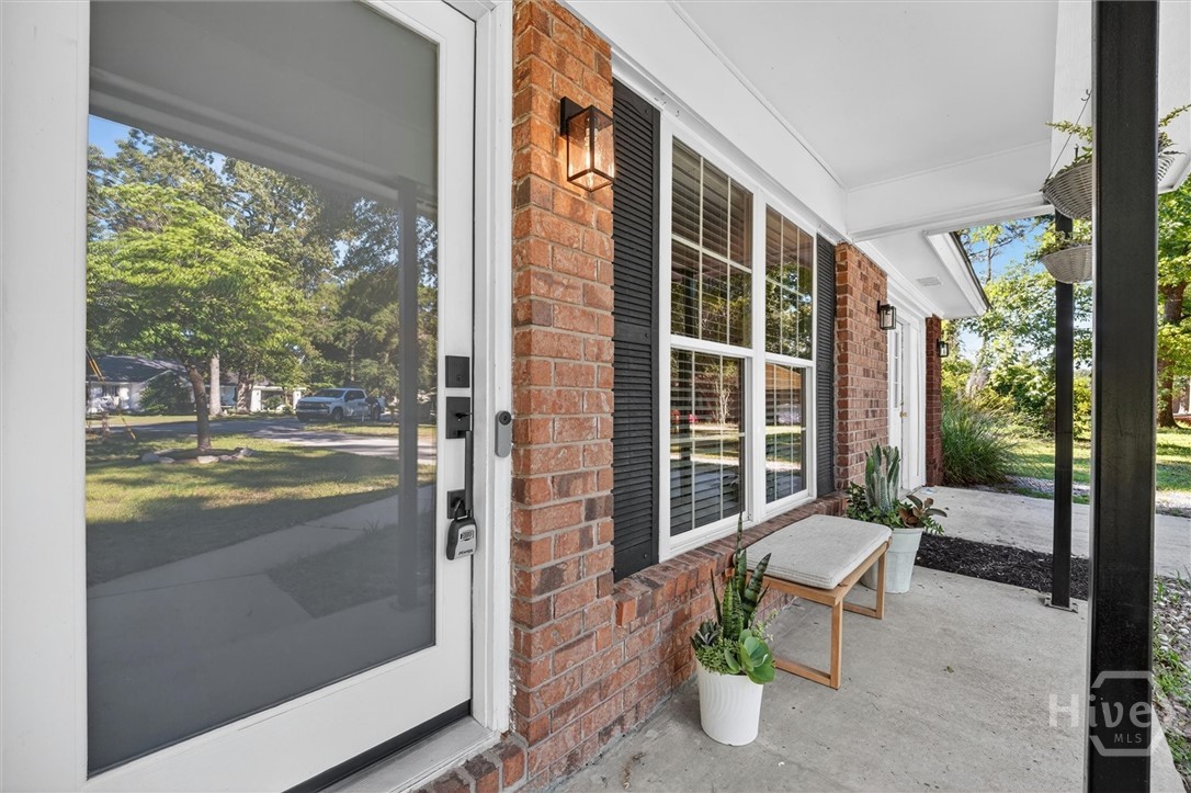 448 Queens Way Property Photo 6