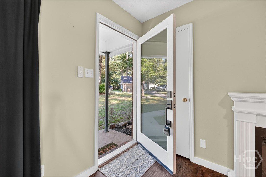 448 Queens Way Property Photo 7