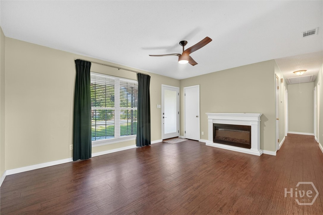 448 Queens Way Property Photo 10