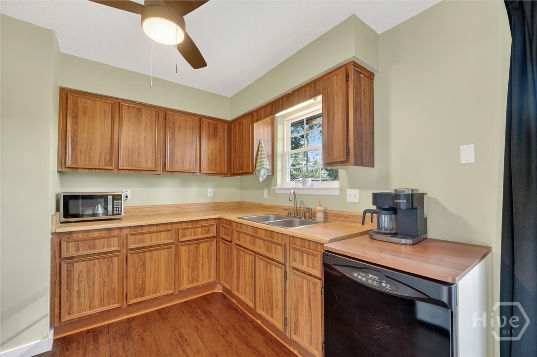 448 Queens Way Property Photo 15