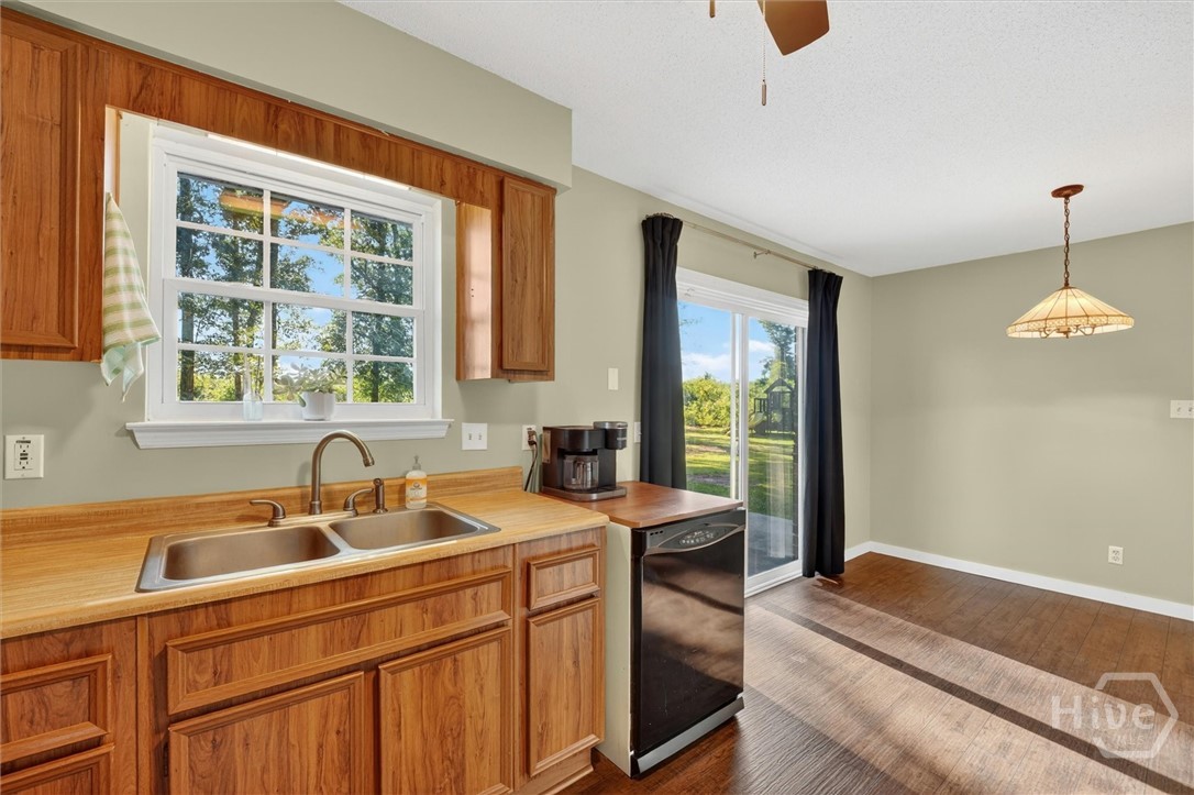 448 Queens Way Property Photo 18