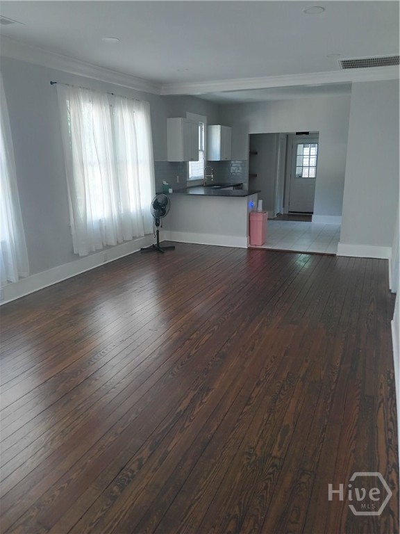 1110 E 40th Street Property Photo 5