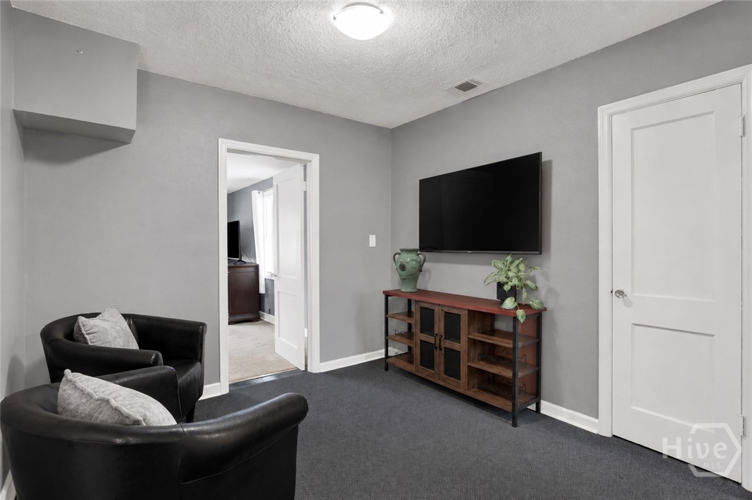 2218 Hanson Street Property Photo 5