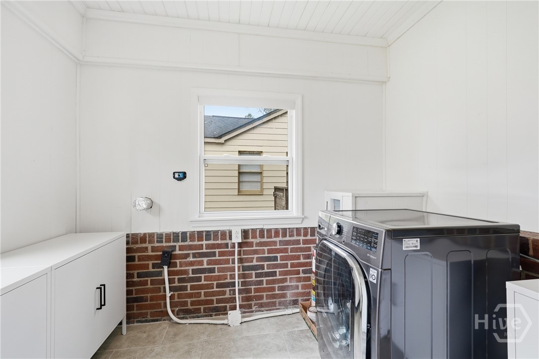 117 E 63rd Street Property Photo 3
