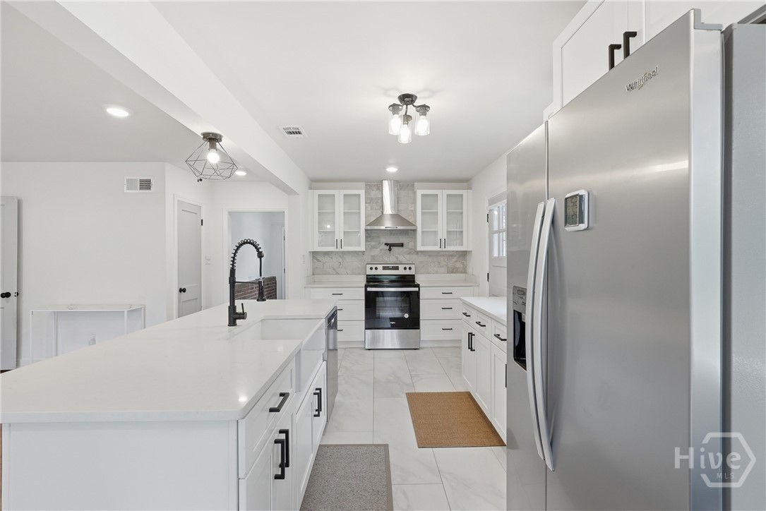 117 E 63rd Street Property Photo 4