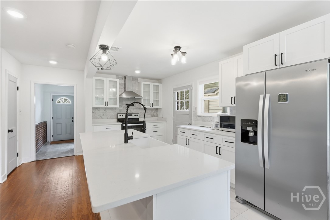 117 E 63rd Street Property Photo 5