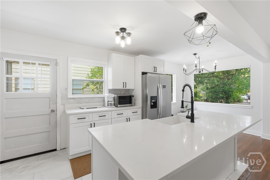 117 E 63rd Street Property Photo 7