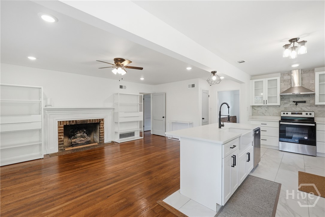 117 E 63rd Street Property Photo 11