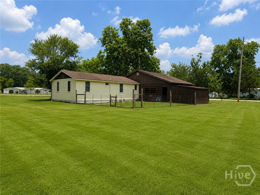 302 Chevis Property Photo 3
