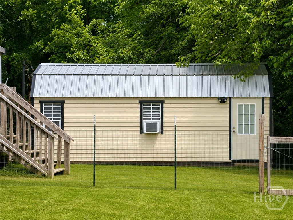 302 Chevis Property Photo 5