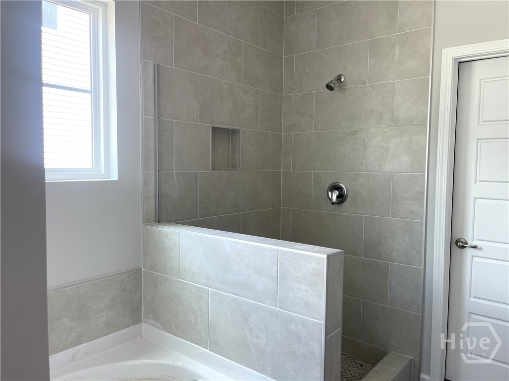 136 Classic Drive Property Photo 8