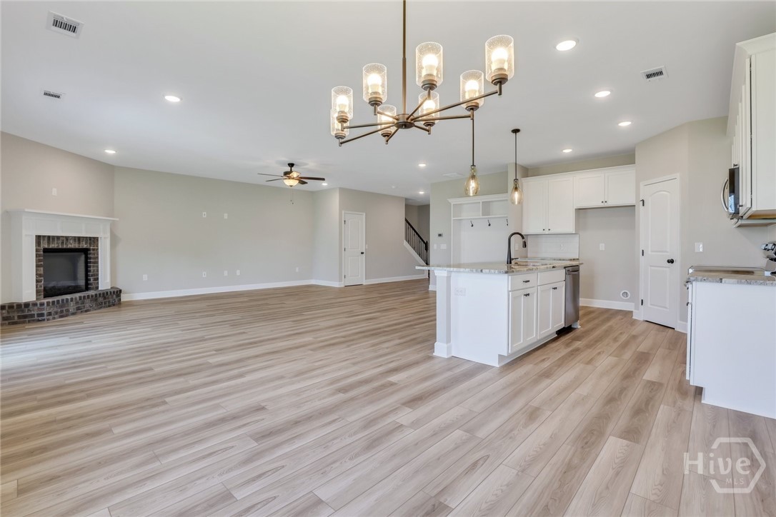 170 Hanover Place Property Photo 10