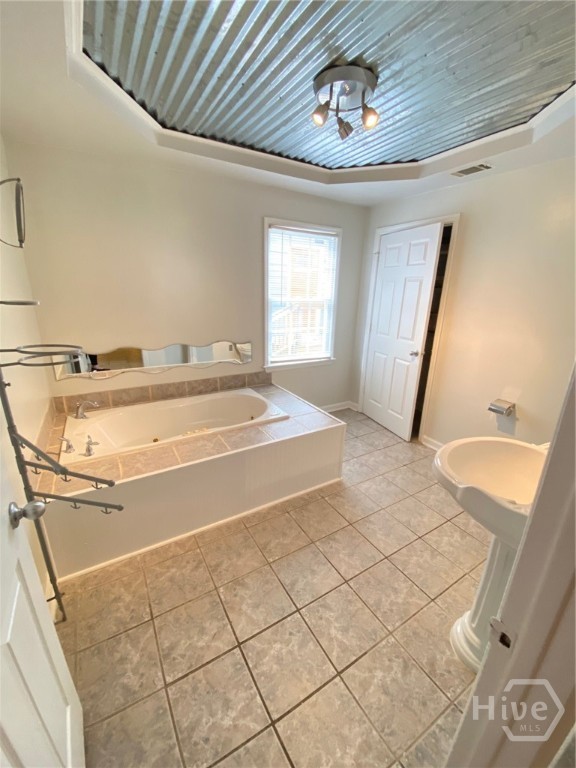 614 E Duffy Street Property Photo 6