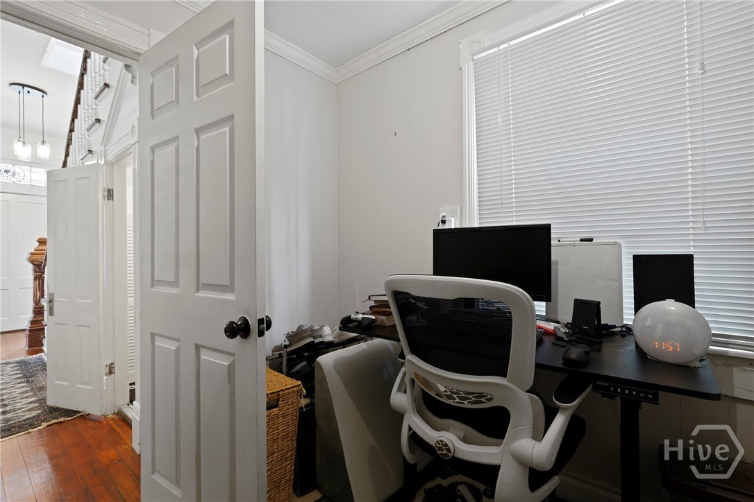303 W 39th Street Property Photo 14