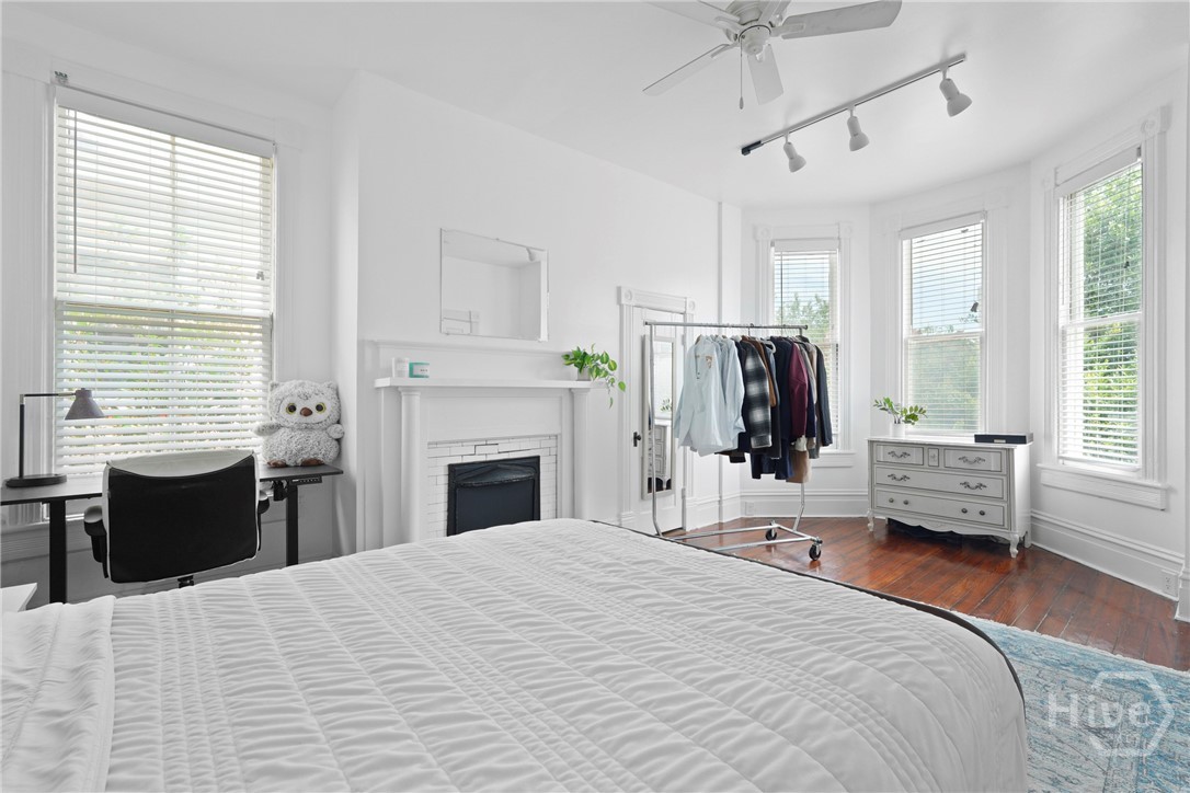 303 W 39th Street Property Photo 22