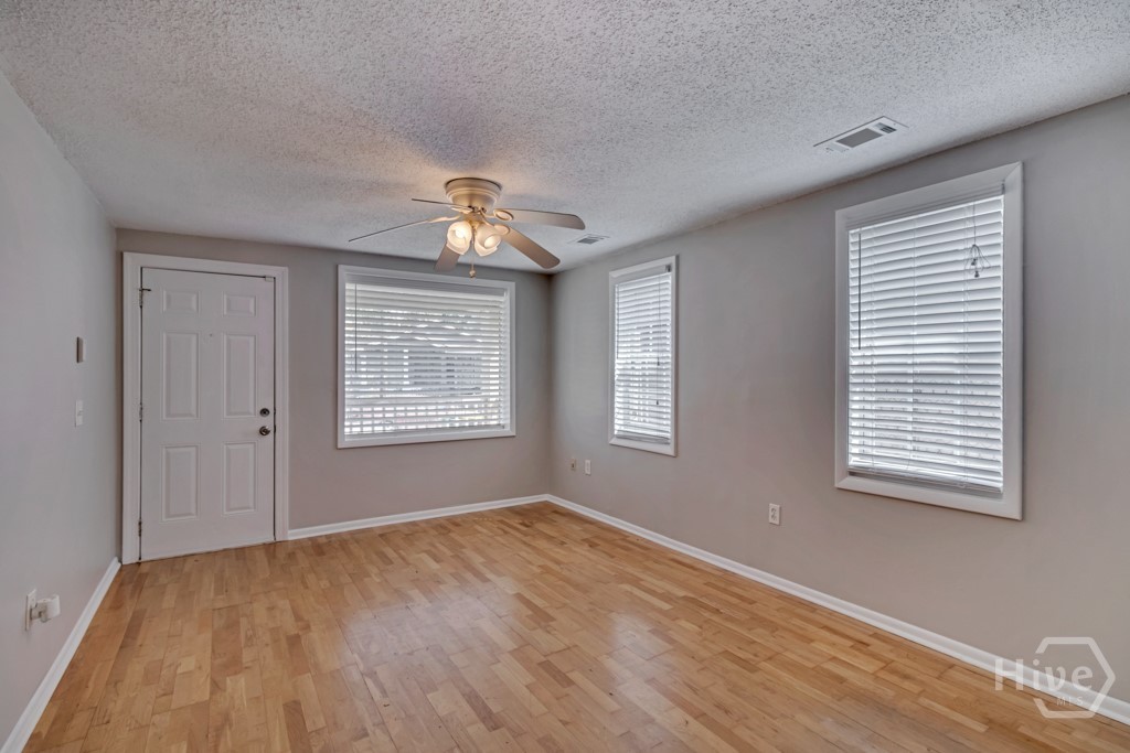 2025 Eppinger Street Property Photo 8