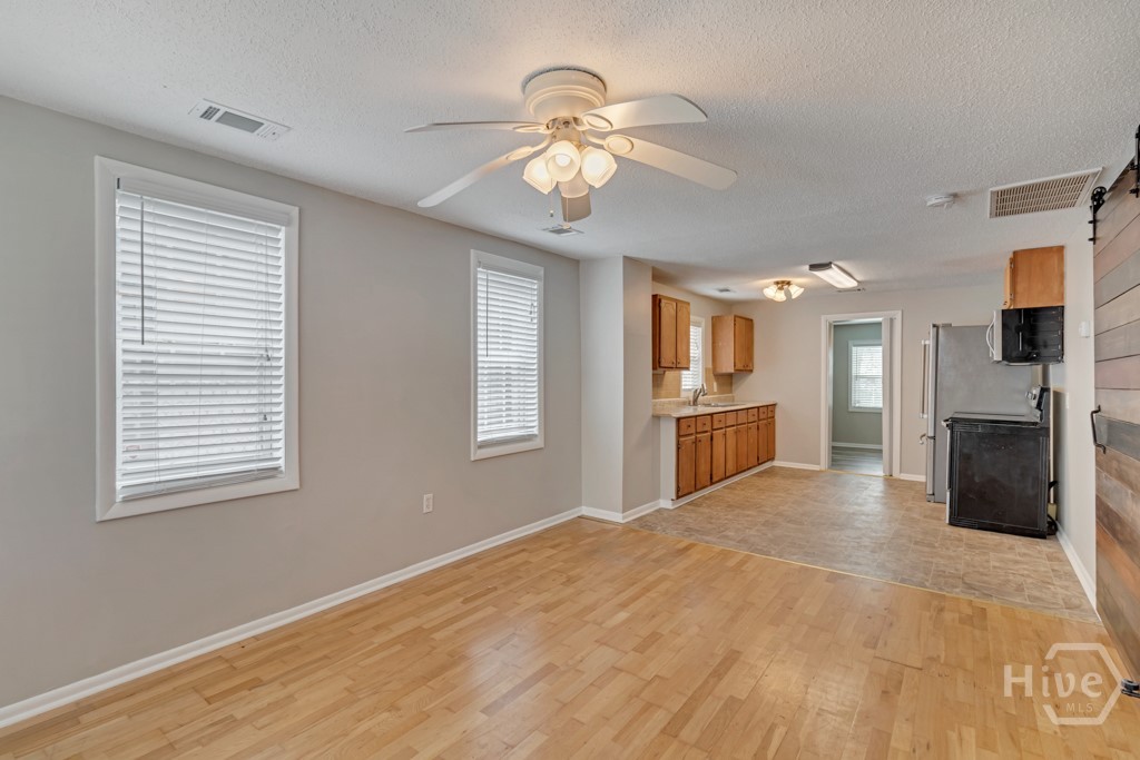 2025 Eppinger Street Property Photo 9