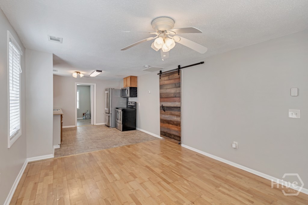 2025 Eppinger Street Property Photo 10