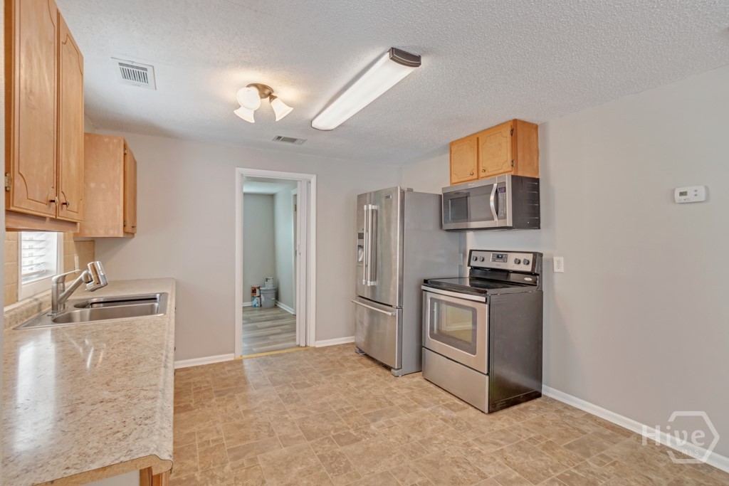 2025 Eppinger Street Property Photo 11
