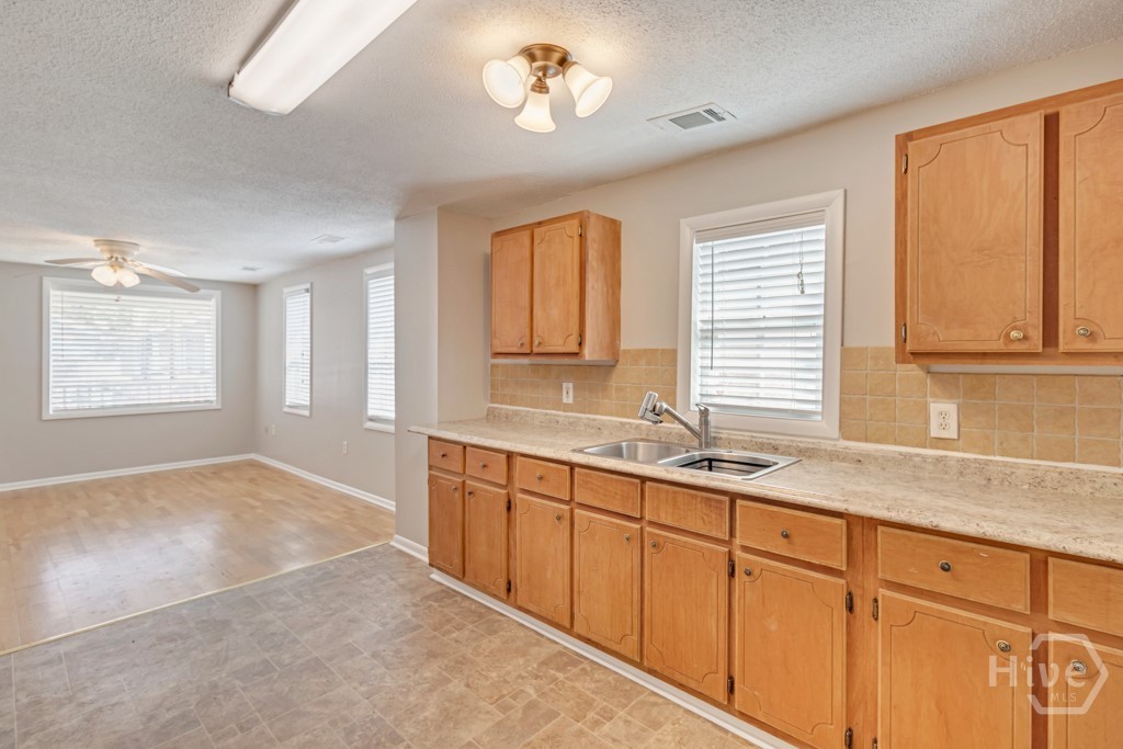 2025 Eppinger Street Property Photo 12