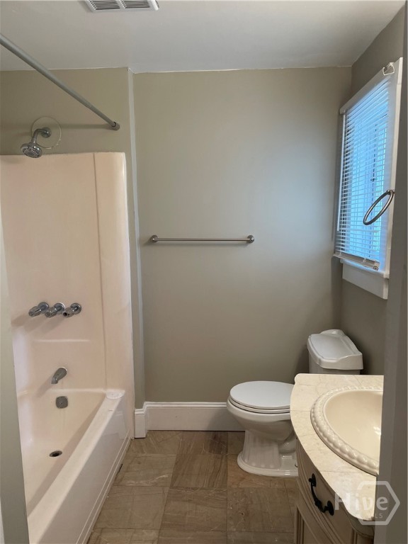 228 E Henry Street A Property Photo 6