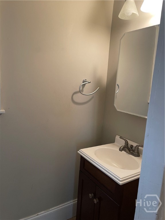 228 E Henry Street A Property Photo 8