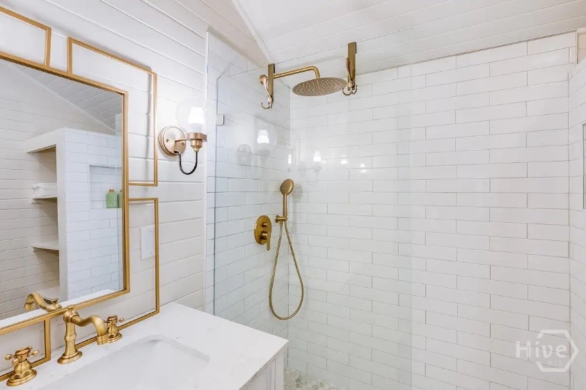 413 E Mell Street Property Photo 14