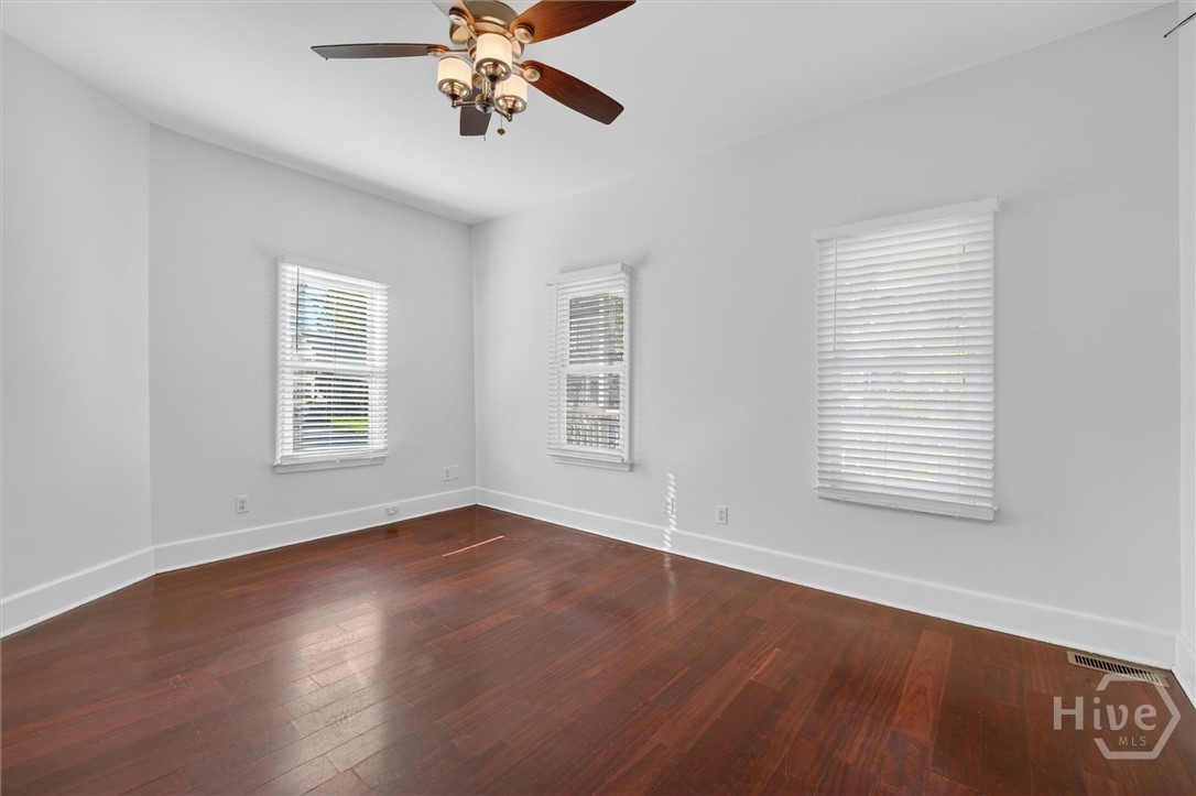 506 E 31st Street Property Photo 8