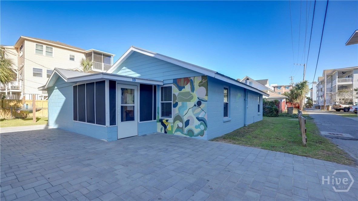 10 17th Place Property Photo 1
