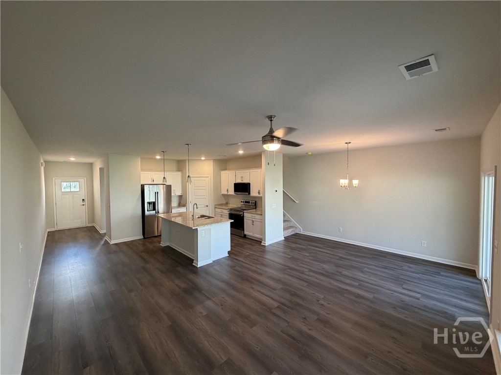 207 Pinebury Road Property Photo 2