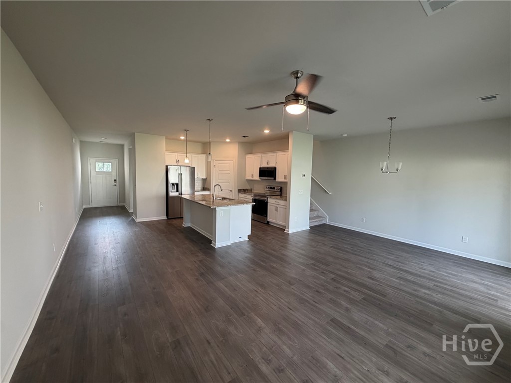 209 Pinebury Road Property Photo 2