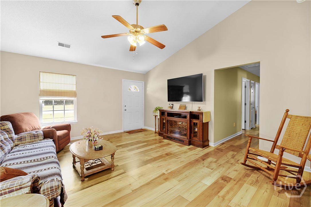 106 Blackwater Way Property Photo 5